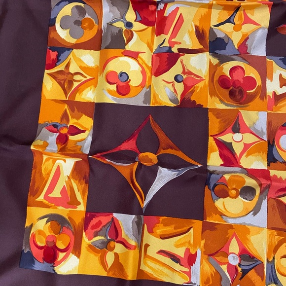 Authentic Louis Vuitton silk scarf - Picture 10 of 14